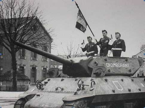 garde_etendard_calot_1945.jpg