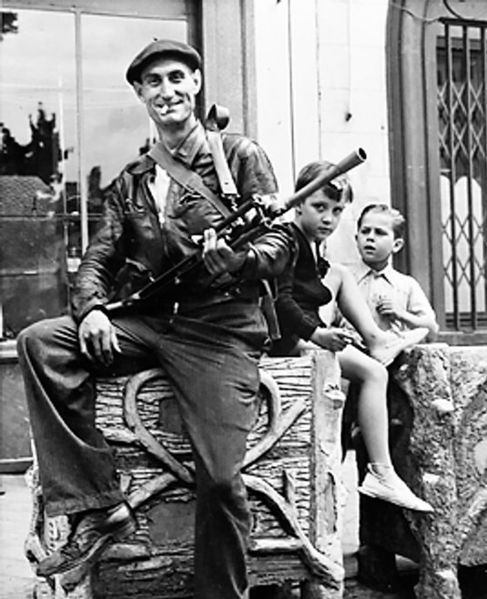 45. Membre des FFI à Châteaudun en 1944.jpg