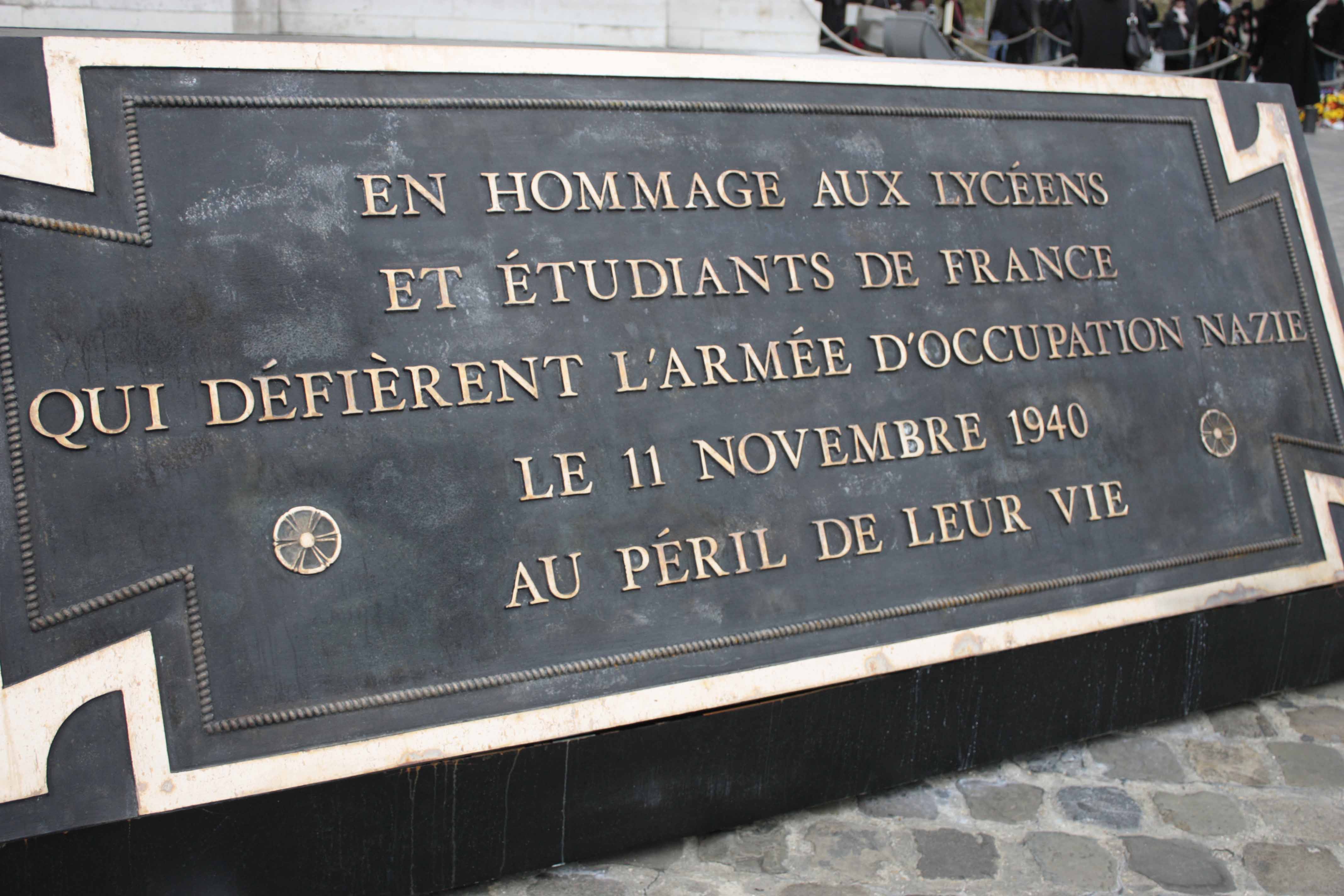 ceremonie-commemorative-du-11-novembre-2010-c-sga-dmpa.jpg