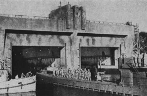 bunkeruboatStNazaire.jpg