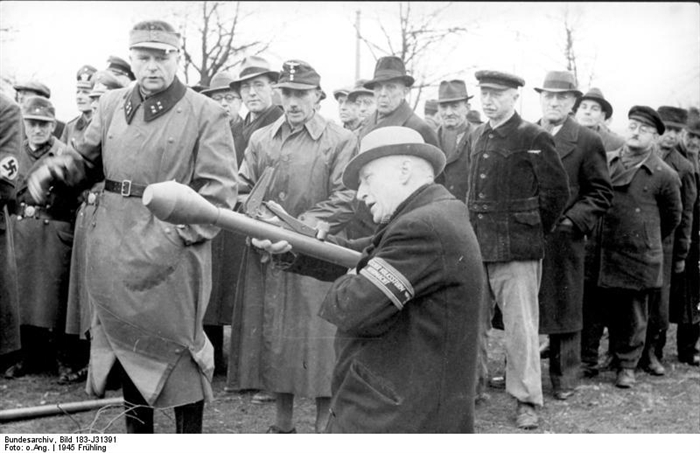 Berlin_1945_volksturm_bundesarchiv_entr.jpg