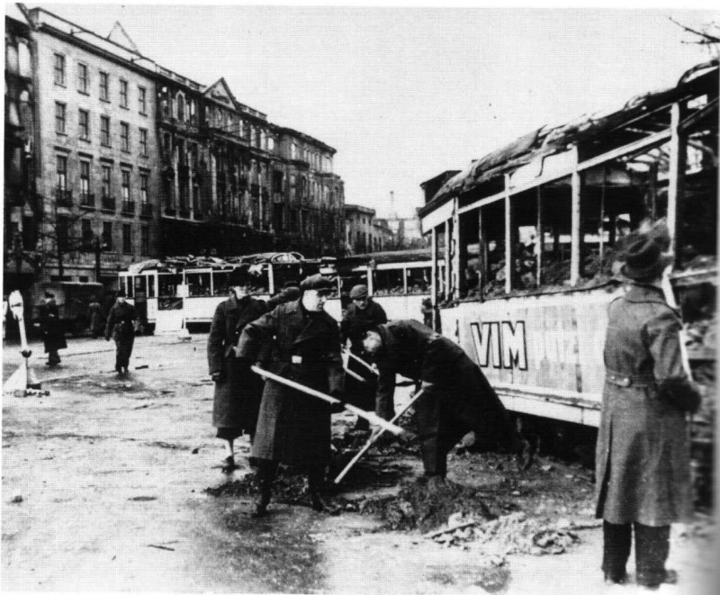 Berlin_1945_kaiserdamm et Bismarckstrasse_ostfront.fr_110.jpg
