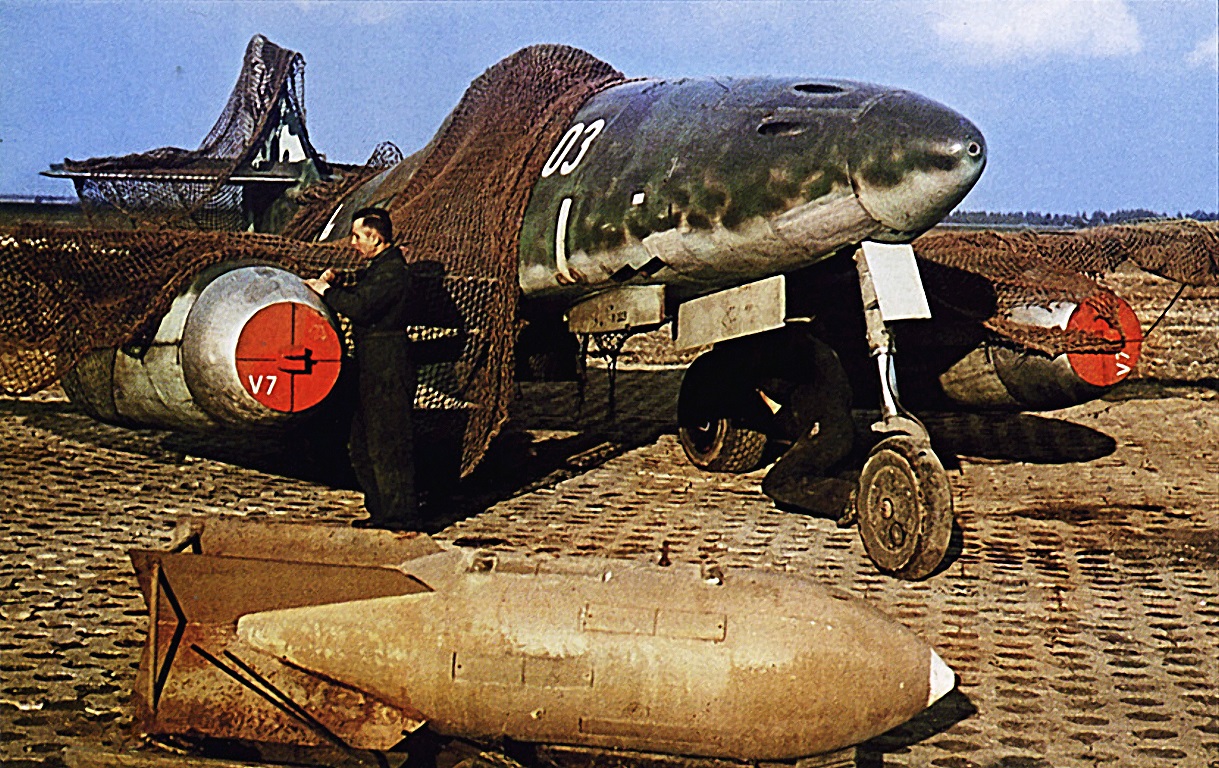 Prototype-Me-262V7-WNr-130303-Germany-1945-01.jpg
