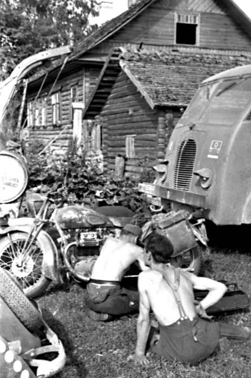Ariel-Bundesarchiv_Bild_Russland-Nord-_Vormarsch_durch_Lett.jpg