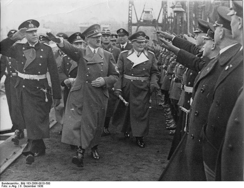 Bundesarchiv_Bild_183-2006-0810-500,_Flugzeugträger_-Graf_Zeppelin-,_Hitler_bei_Stapellauf.jpg
