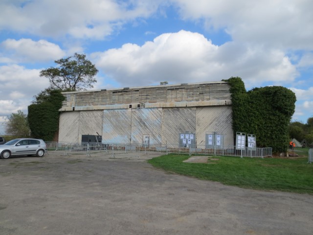 vestige hangars allemands (Small).jpg
