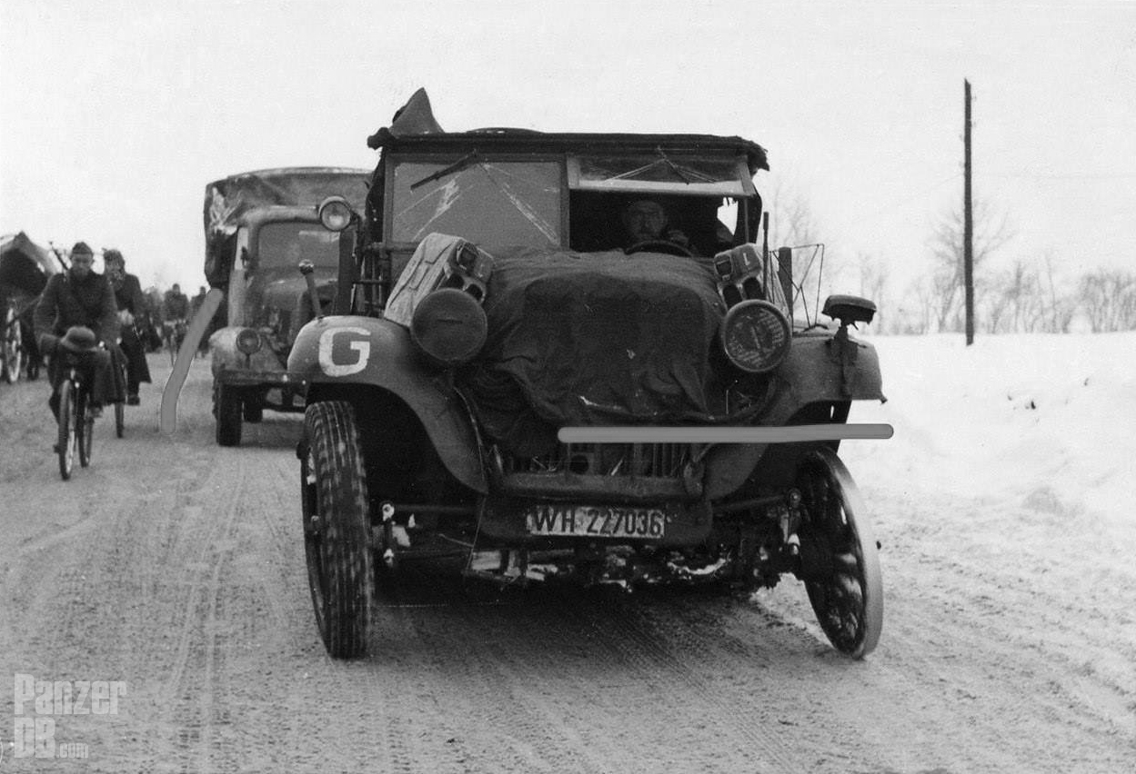 leichter Zugkraftwagen 1-ton (Sd.Kfz. 10) (WH-227036)_FLICKR.jpg