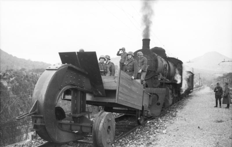Bundesarchiv_Bild_101I-308-0799S-08,_Italien,_Itri,_Schienenwolf_zerstört_Gleise.jpg