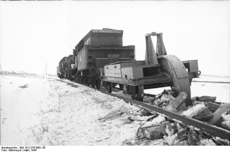 Bundesarchiv_Bild_101I-279-0901-39,_Russland,_Einsatz_des_'Schienenwolf'.jpg