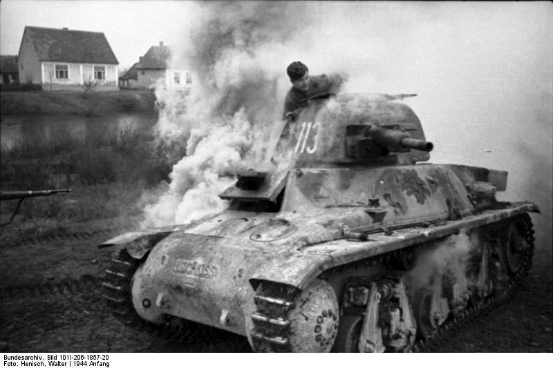 Balkan,_Panzerbekämpfungsübung_mit_Hotchkiss_H39 -.jpg