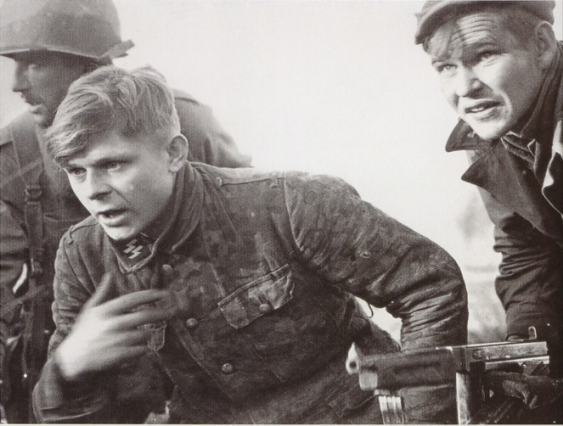 SS capturé par les pars de la 82nd Airborne - Ardennes.jpg