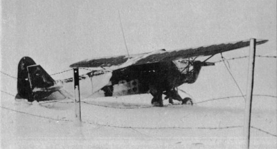 US Bataille des ardennes artillery liaison plane ofthe 422nd Field Artillery Battalion of the 3rd Armored Division sits parked in a snow-covered field near Bastogne on Jan 19. 1945.JPG