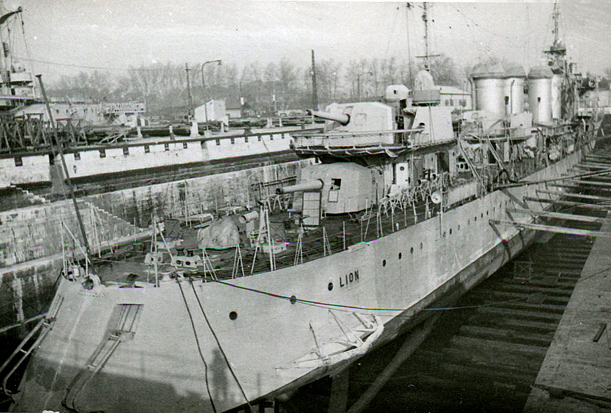 LION 1943 1 LION à toulon.jpg