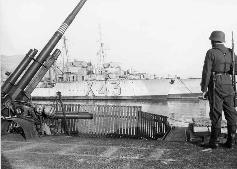 PANTHERE 1942 12 PANTHERE X43 ,TIGRE.jpg