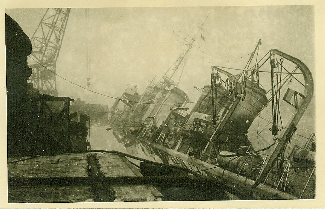1942 12 GERFAUT   contretorpilleuracollvm.jpg
