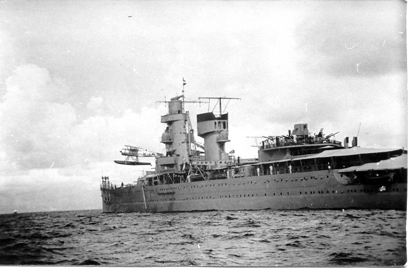 DE RUYTER 1938_launch.jpg