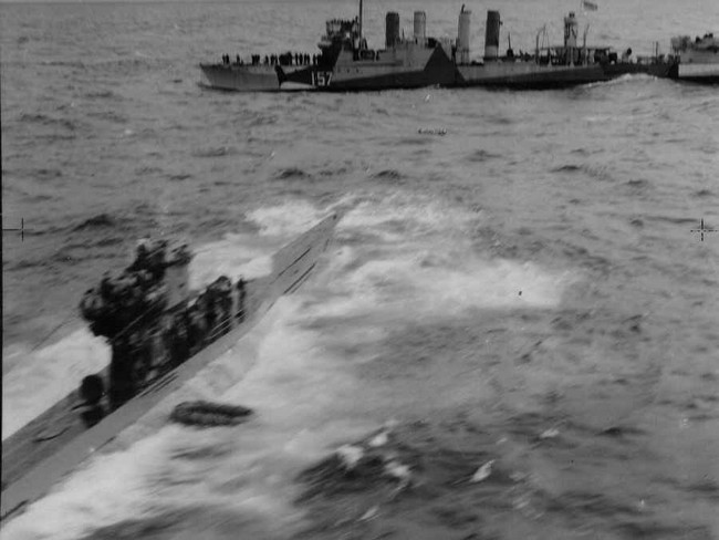 U570 1941 8 27 capture par le HMCS NIAGARA ex DD162 THATCHER.jpg