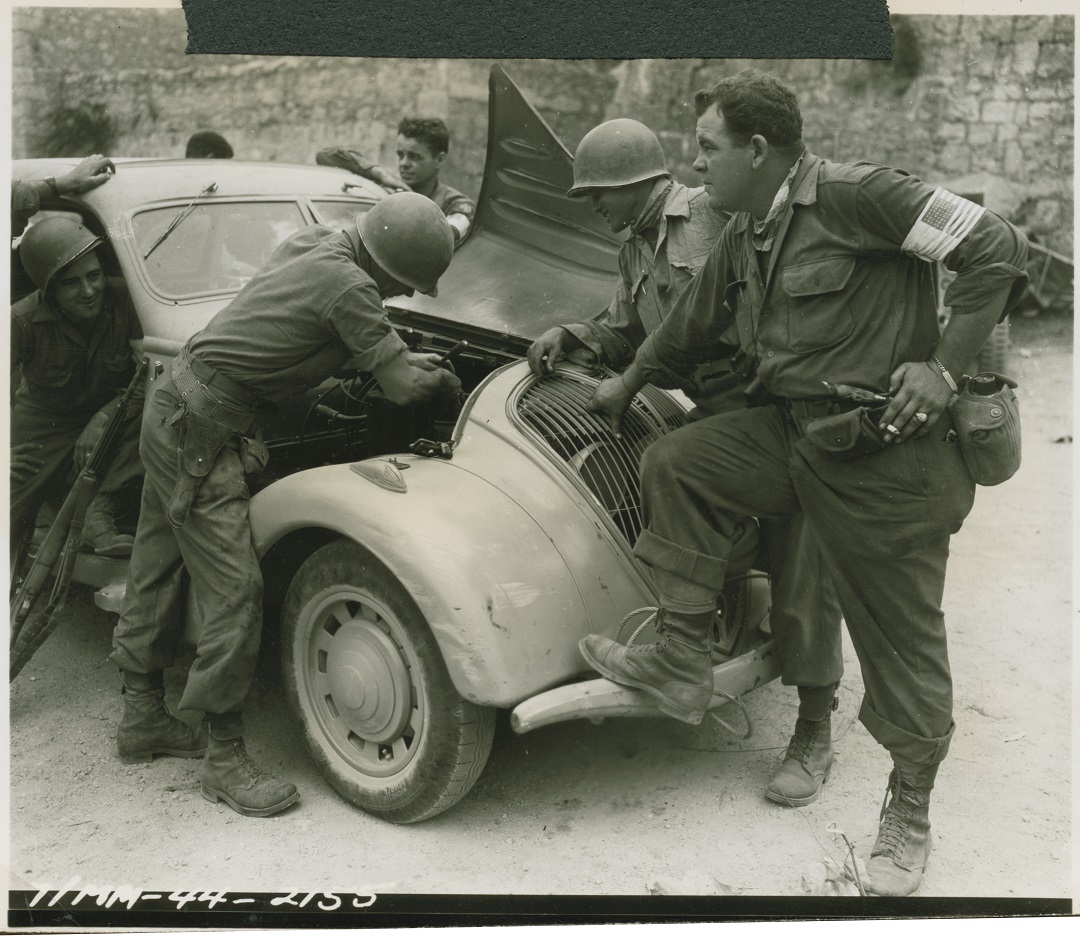 US soldier trying to repair a German car in Vidauban, France on 17 August 1944.jpg