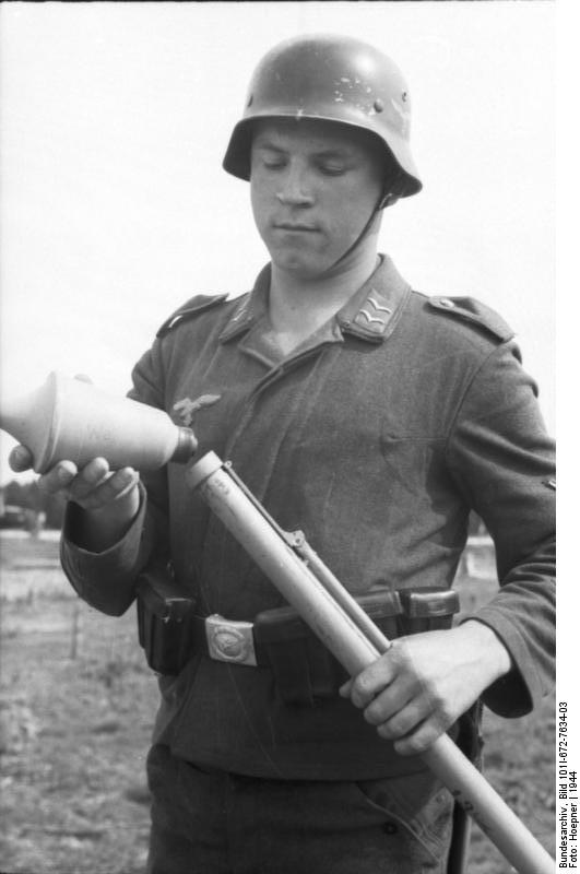 weapon_panzerfaust11.jpg