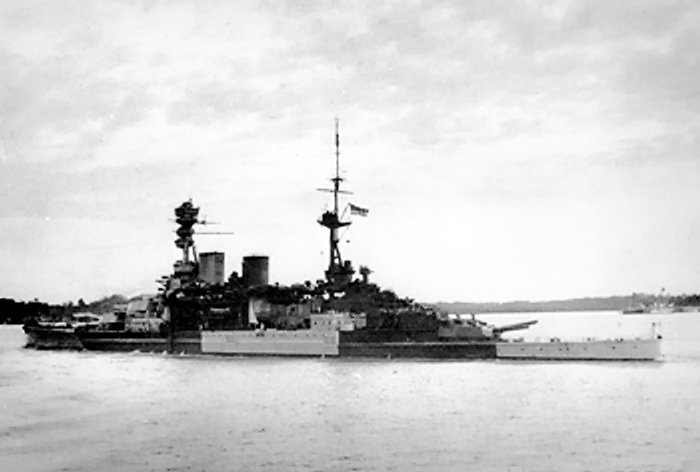 REPULSE 1941 12 8 leaving_Singapore.jpg
