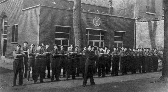 L'école des cadres de la Milice, rue d'Auteuil à Paris..jpg