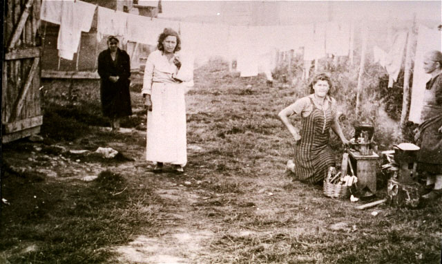 Femmes internées préparant la soupe à l’ilot L. 1942-1943.jpg