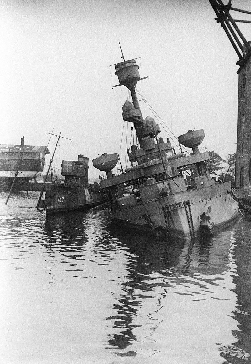 PEDER SKRAM 1943 8 29 Holmen_.jpg