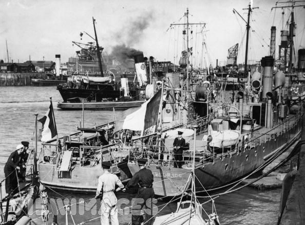 1940 7 CH106 et C type 5 à porstmouth.jpg