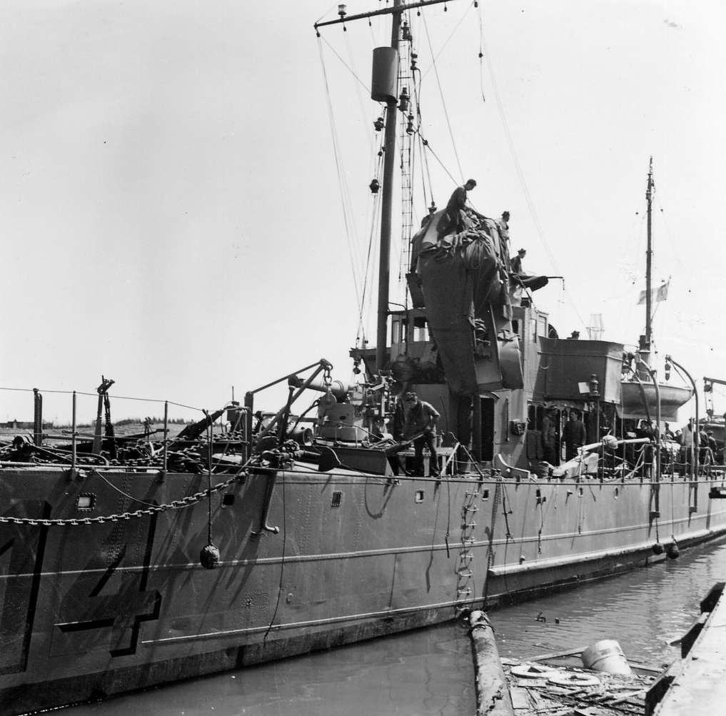 DILIGENTE 1940 5 12  avec un camion sur la passerelle.jpg