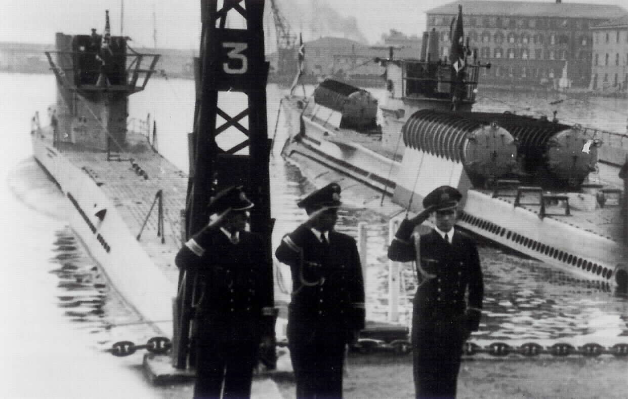 AMBRA 1942 4 3  à la spezia avec un U  Boot.jpg