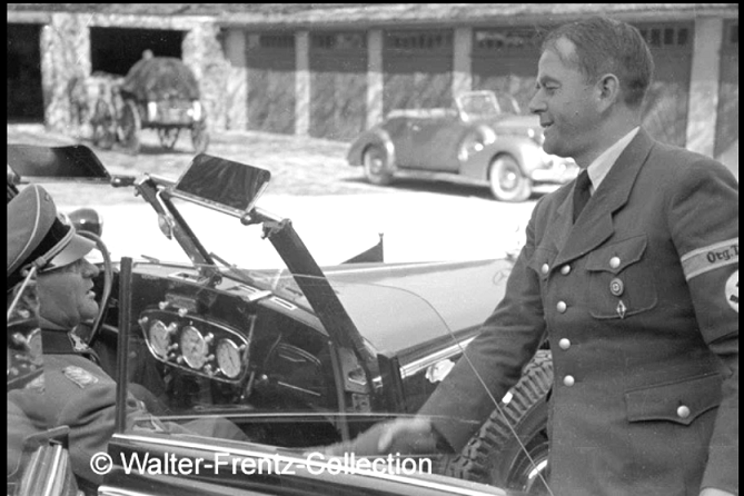Albert Speer fait ses adieux au général SS Sepp Dietrich  Près de Calais aout 1942.png