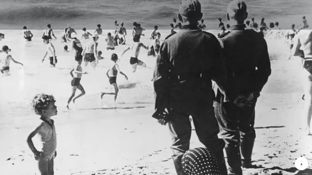 Plage de Biarritz août 1940.png