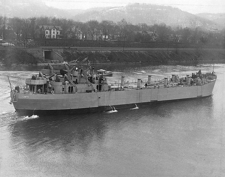 LST1 1942.jpg