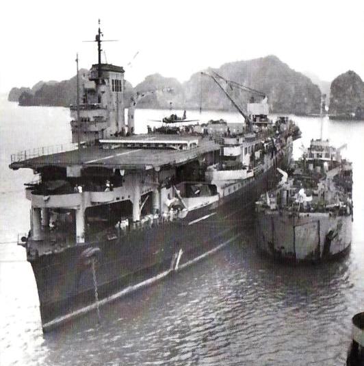 BEARN 1946 3 9 en baie d'along.jpg