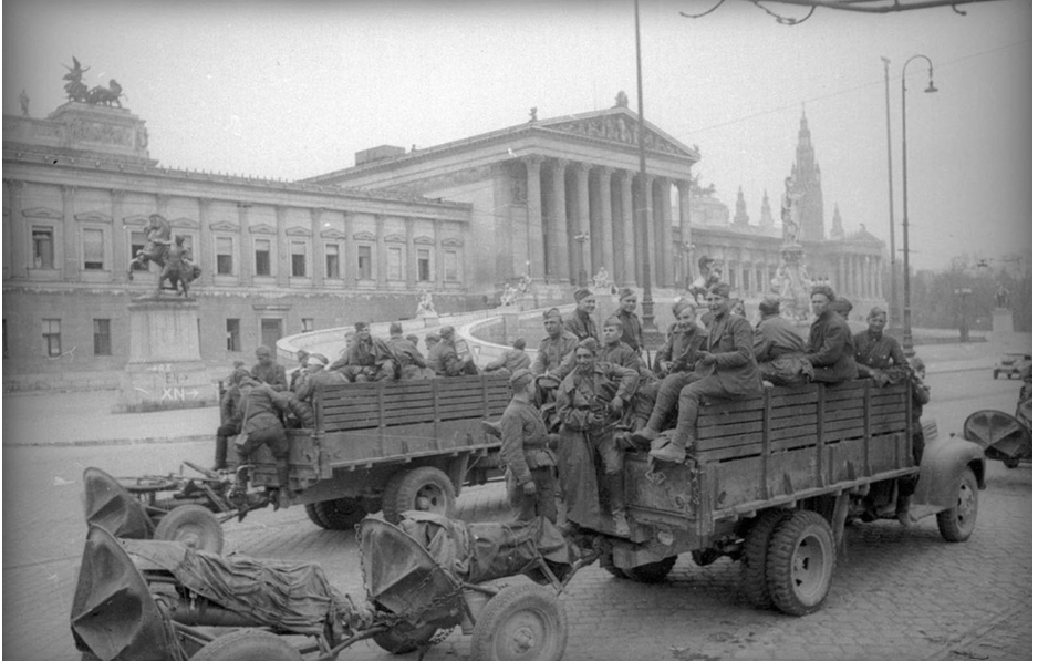 1945 .png