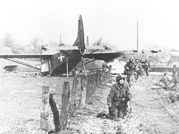 AmericanglidertroopsduringOperationVarsitycourtesyibiblio.org - Edward Lengel.jpg
