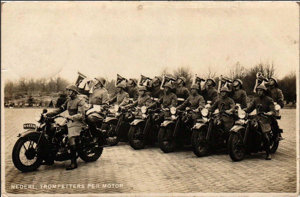 fanfare moto.gif