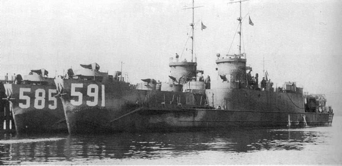 DS35 USS_LCI(L)591 et DS45 ex LCI(L)585 US.jpg