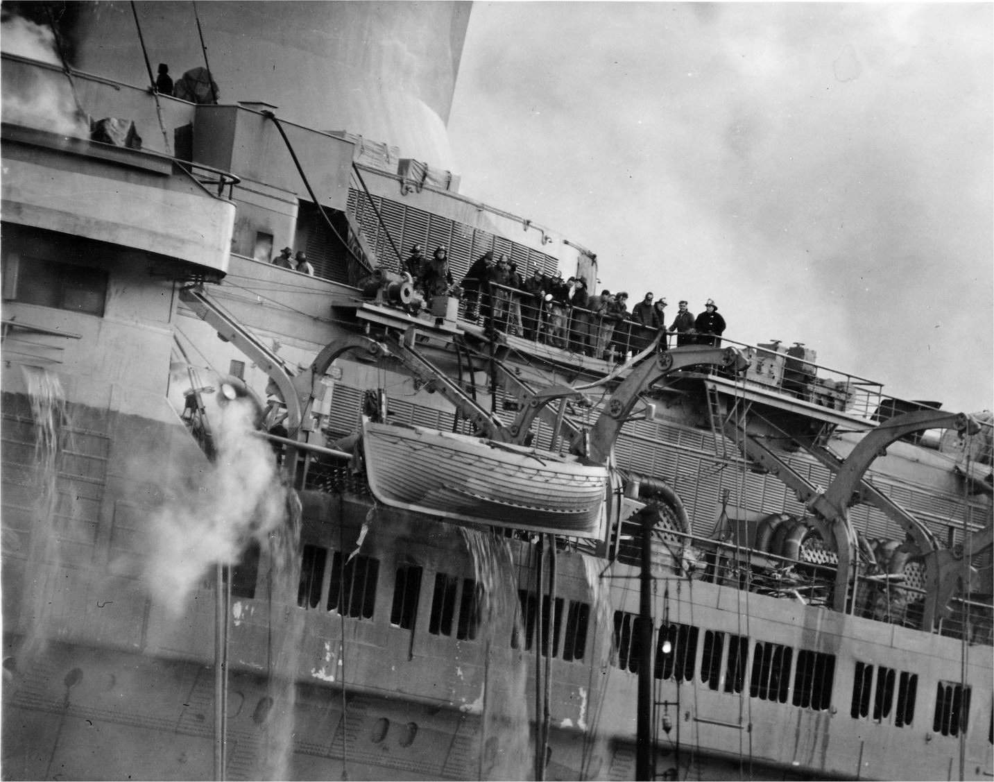 AP53 LAFAYETTE 1942 2 9 092205334.jpg