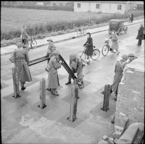 The_Home_Guard_1939-45_H15191.jpg