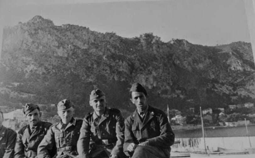 Soldats italiens et allemands à Beaulieu sur mer en aout 1943.jpg