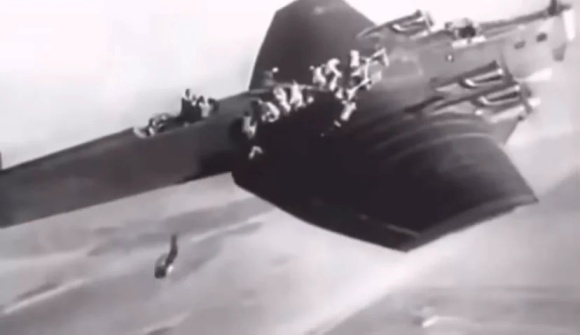 soviet-paratroopers-1930s-v0-clcOEV5wNbmVZnDozTmsaBQ-78tMRypEJQ-D7rWosvA.jpg