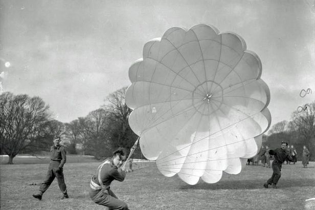 parachute polonais.jpg