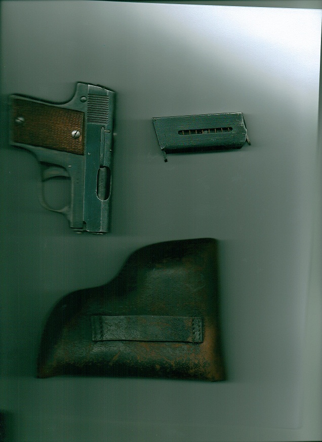 ARME 2 001 TRES PETITE.jpg