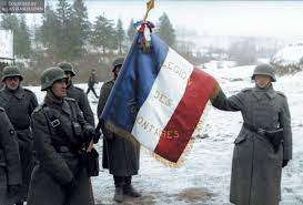 Décembre 1941 : la LVF aux portes de Moscou  4178_LVF%20DRAPEAU